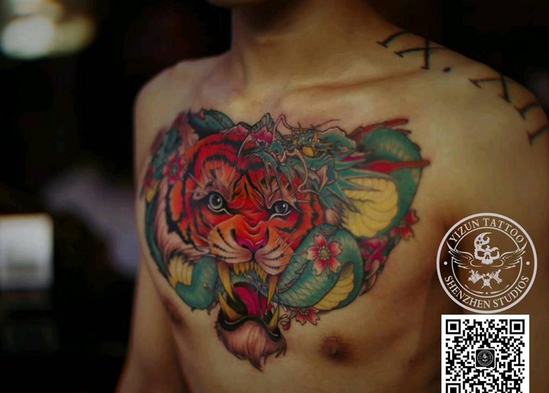 龙虎斗纹身图片_胸部纹身图案