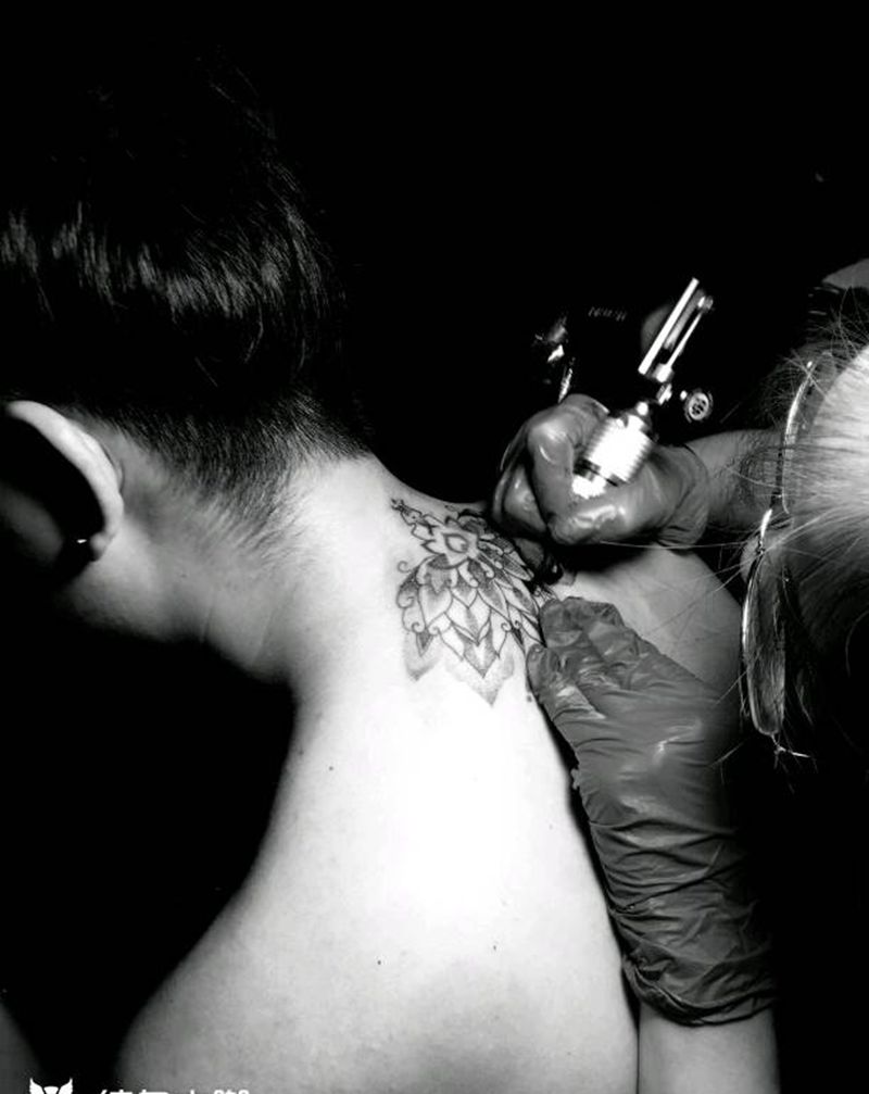 不是遮盖是延伸！顾客自己设计的纹身图片_背部手部欧美清新字符图腾原创成品纹身图案