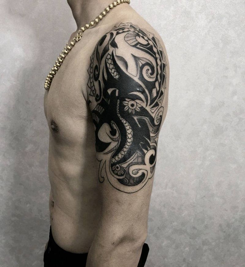 大臂图腾纹身图片