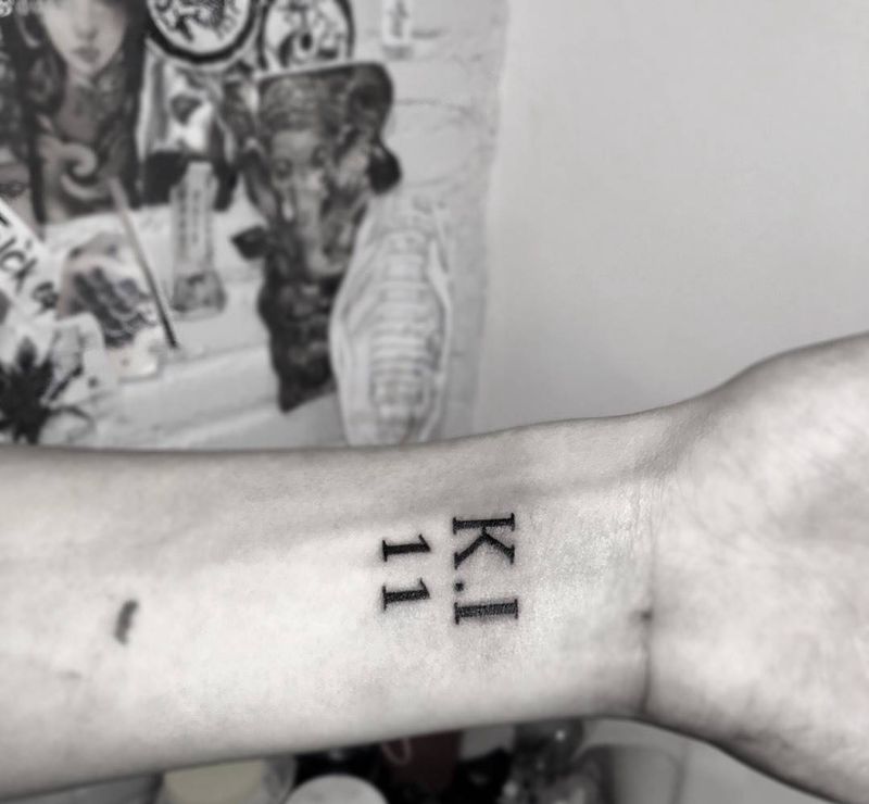 两个小图纹身图片_欧美清新手臂手部成品几何字符原创纹身图案