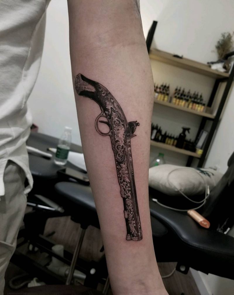 复古手枪纹身图片