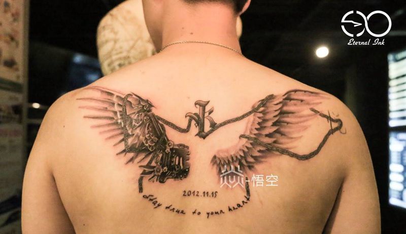 原创翅膀纹身图片_成品背部原创纹身图案