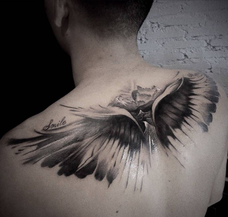 父爱如山纹身图片_背部水墨纹身图案