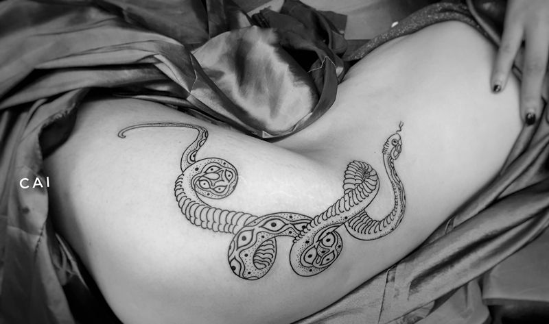 蛇by cai纹身图片_腿部纹身图案
