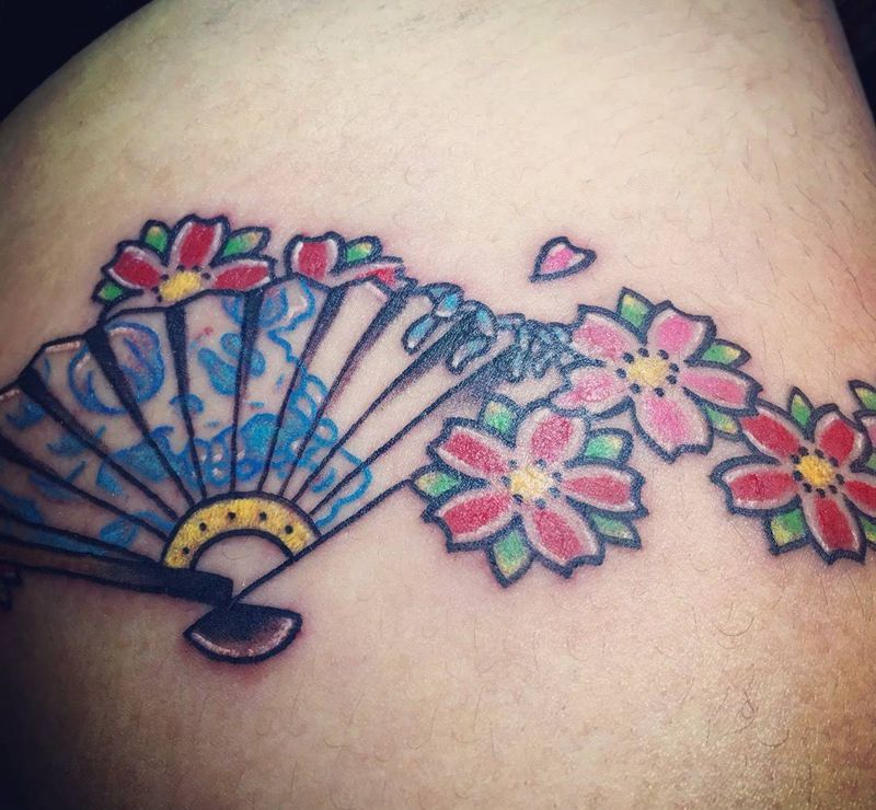 扇子樱花纹身图片_腿部成品欧美鬼神纹身图案