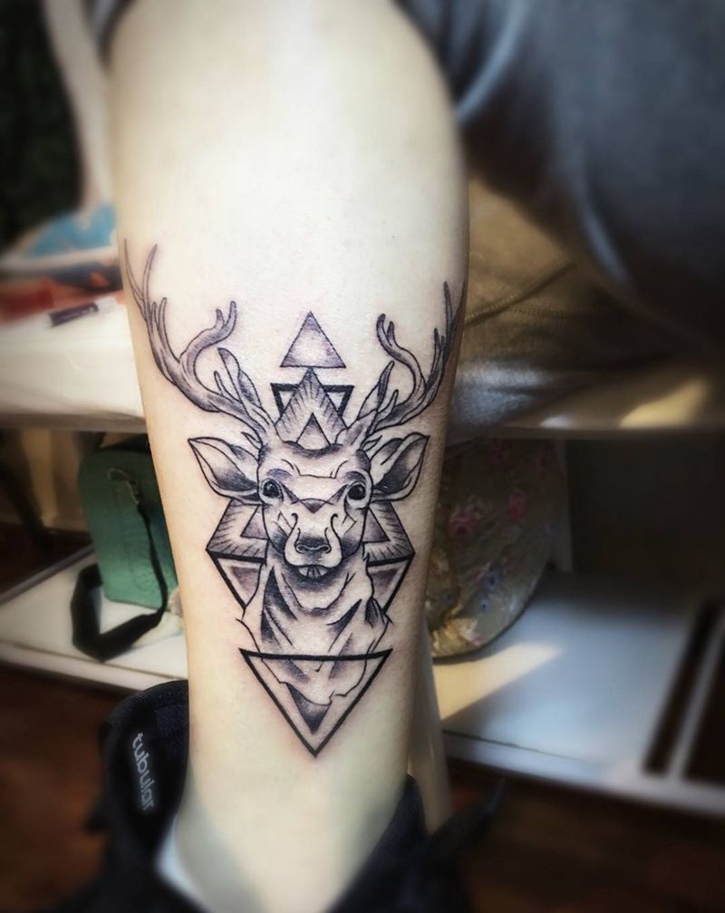 麋鹿纹身图片_成品腿部清新动物纹身图案