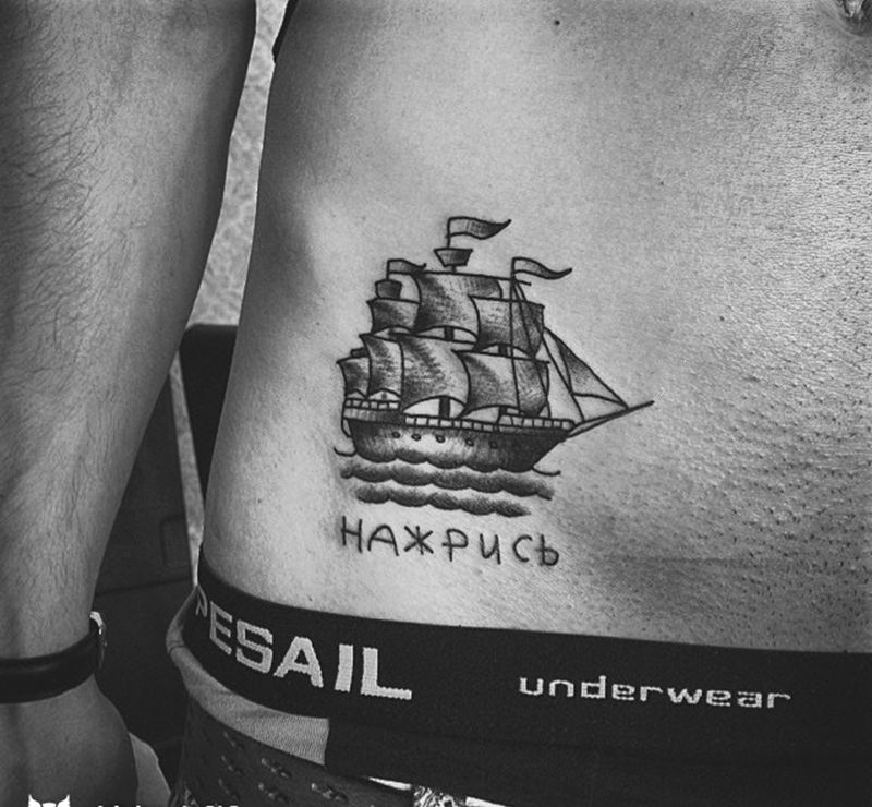 帆船纹身图片_腹部Old School纹身图案