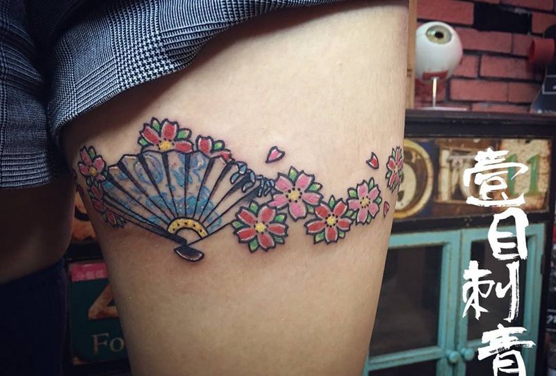 扇子樱花纹身图片