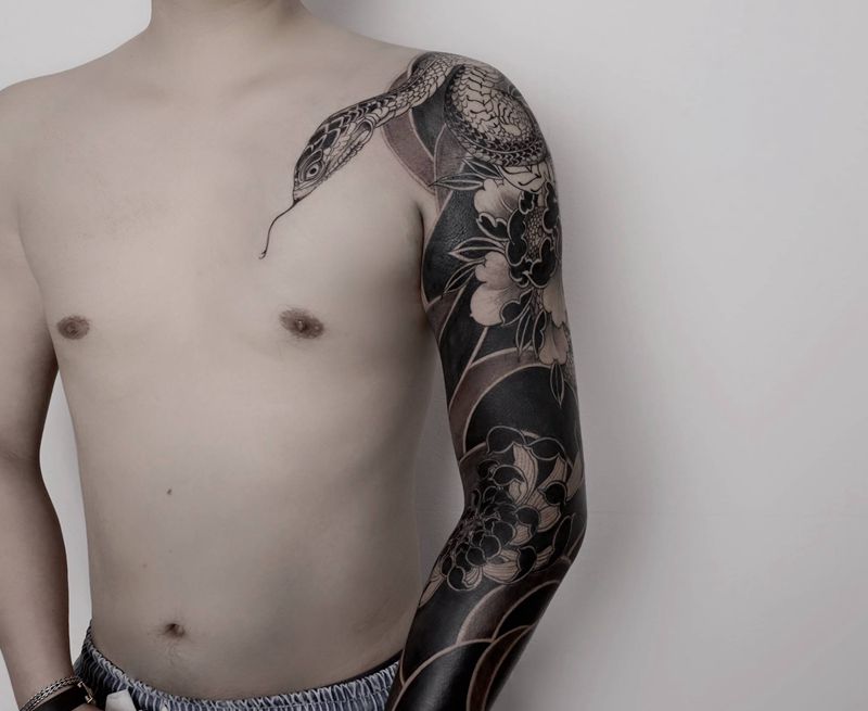 花臂纹身图片_手臂老传统新传统黑臂 传统纹身图案