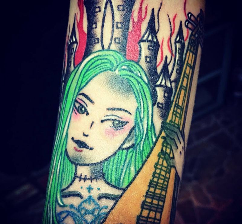 弹琵琶的少女纹身图片_成品手臂人物欧美纹身图案