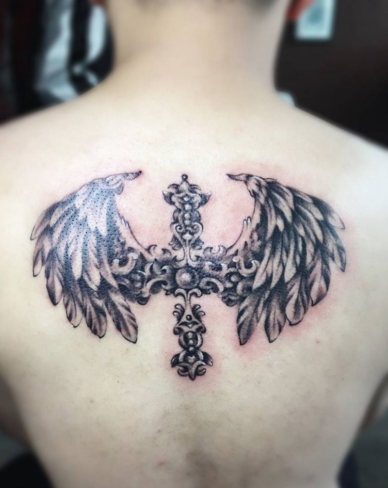 十字翅羽纹身图片_成品背部清新欧美写实静物纹身图案