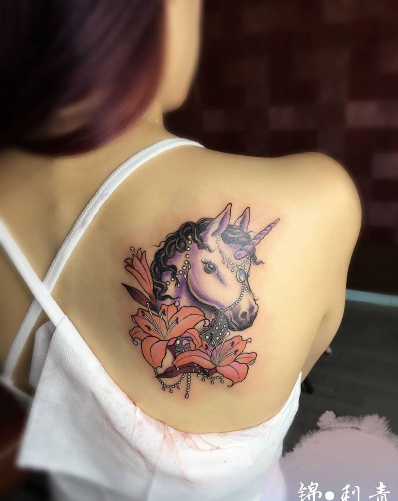 独角兽纹身图片_背部成品清新欧美动物纹身图案