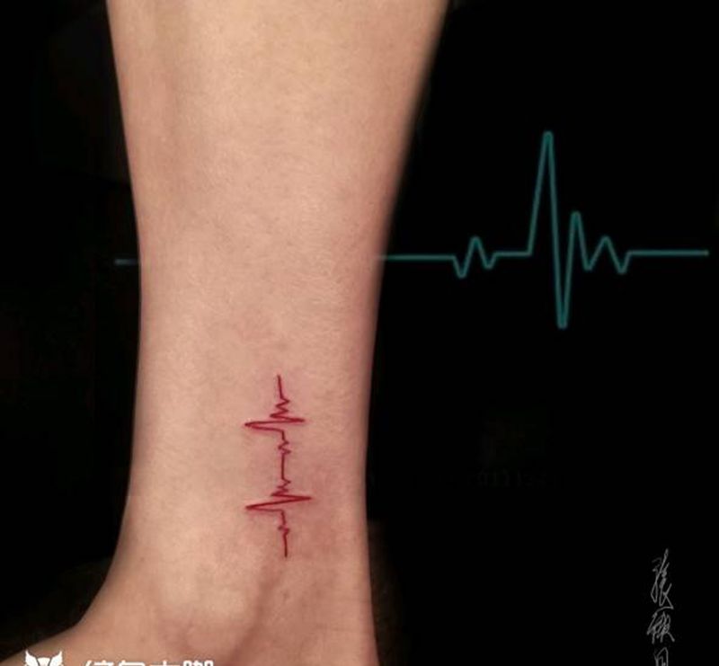mini心电纹身图片_腿部纹身图案