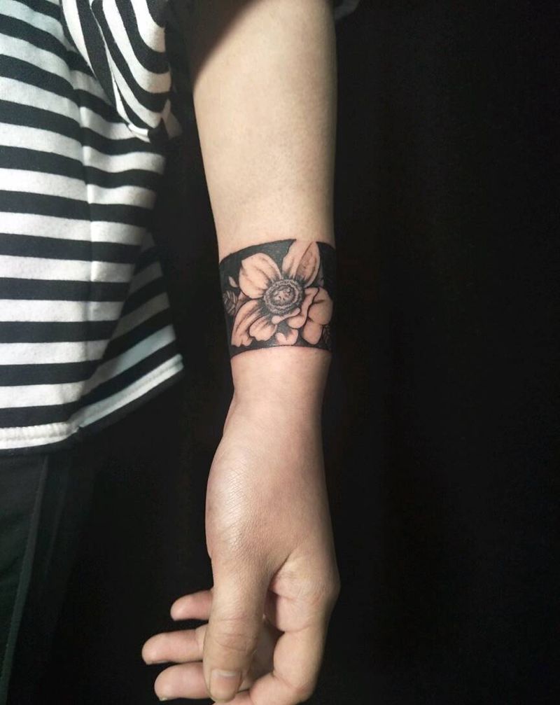 臂环遮盖纹身图片