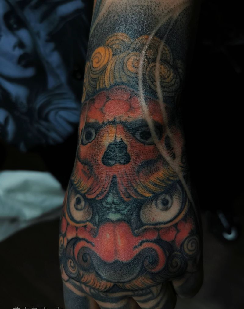 骷髅唐狮纹身图片_手部新传统纹身图案