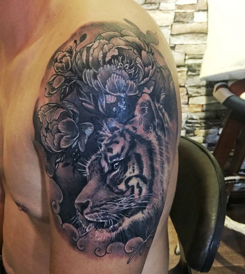 花与虎纹身图片