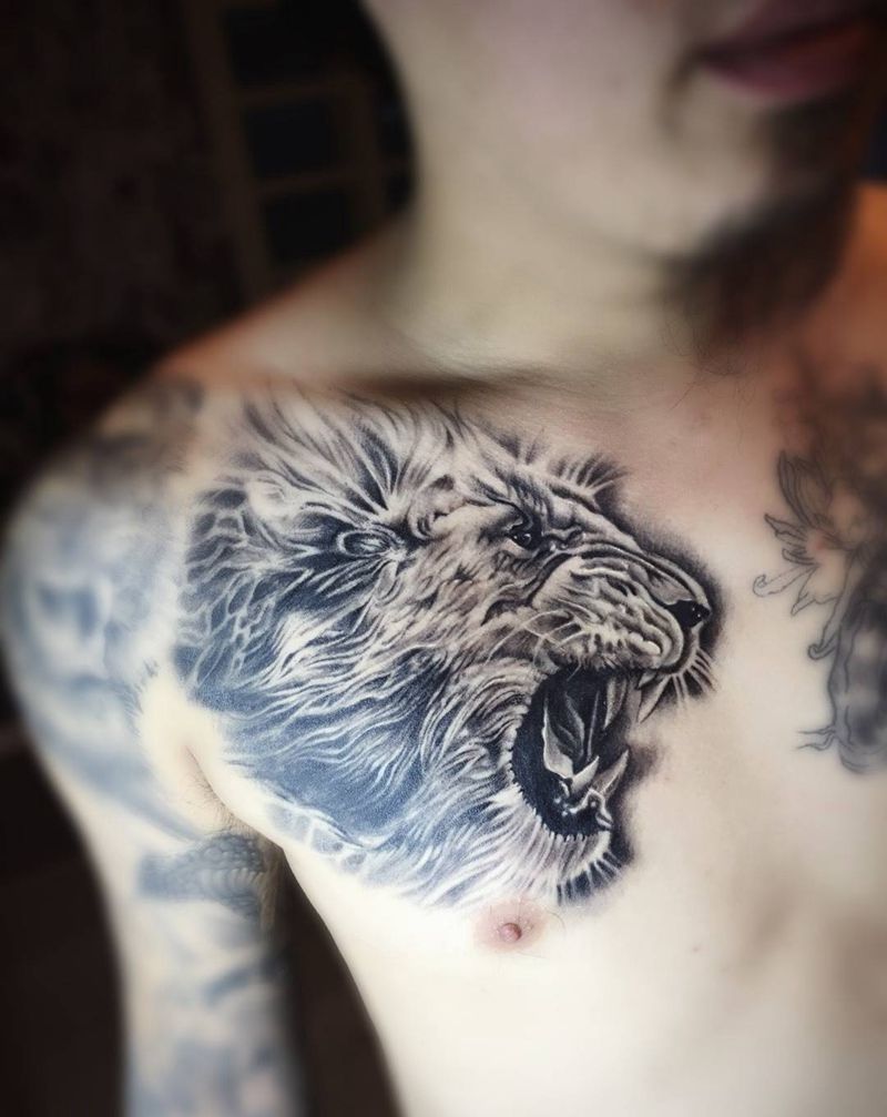 狮纹身图片_成品胸部欧美写实动物纹身图案