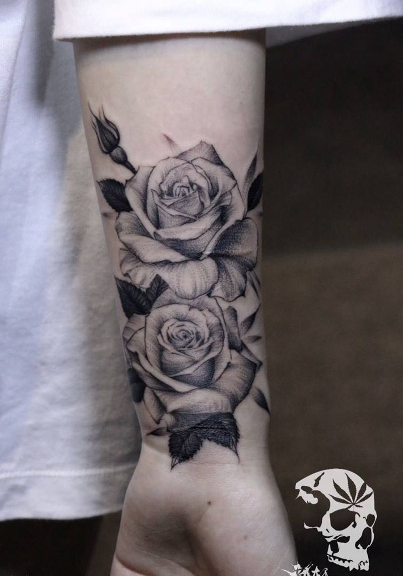 点刺玫瑰纹身图片_成品手部清新静物纹身图案