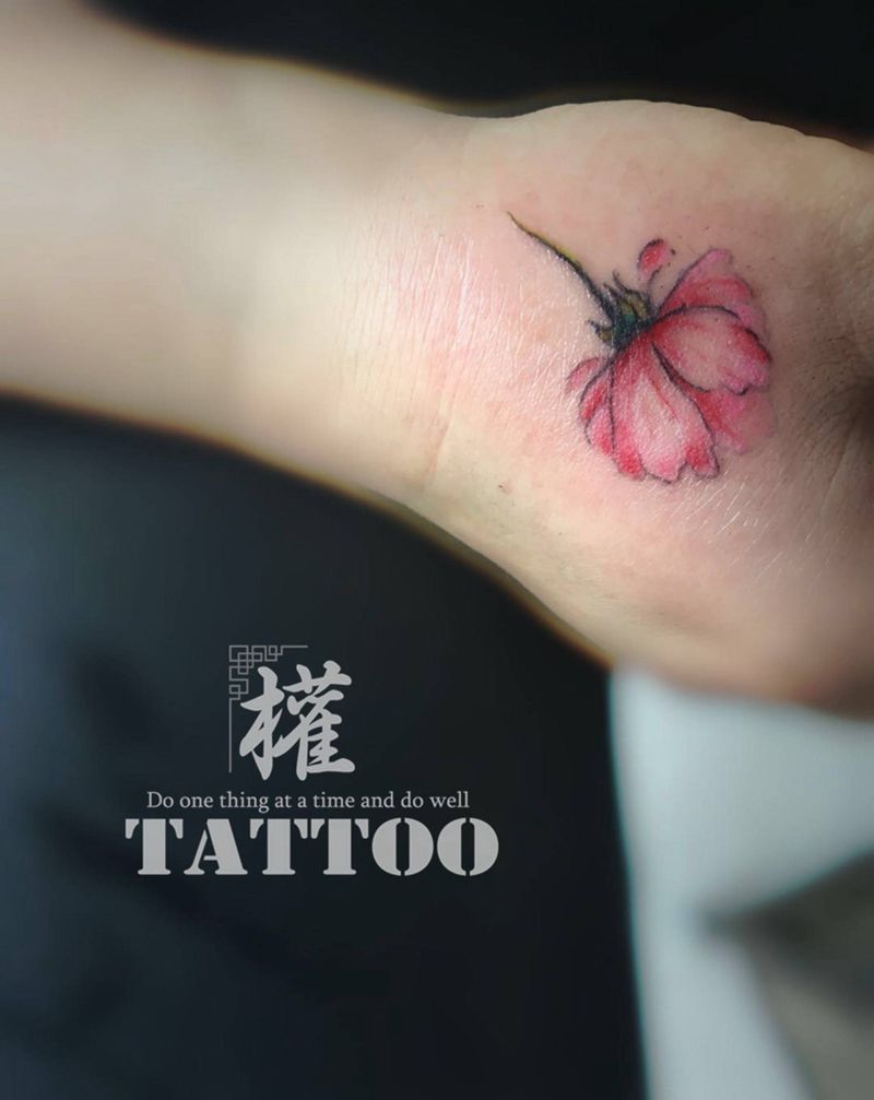 花纹身图片_手部水彩纹身图案