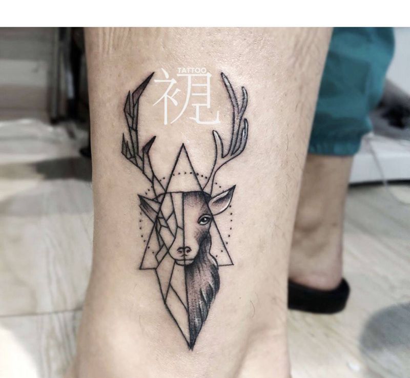 鹿纹身图片_习俗传统清新脚部腿部成品几何动物静物纹身图案
