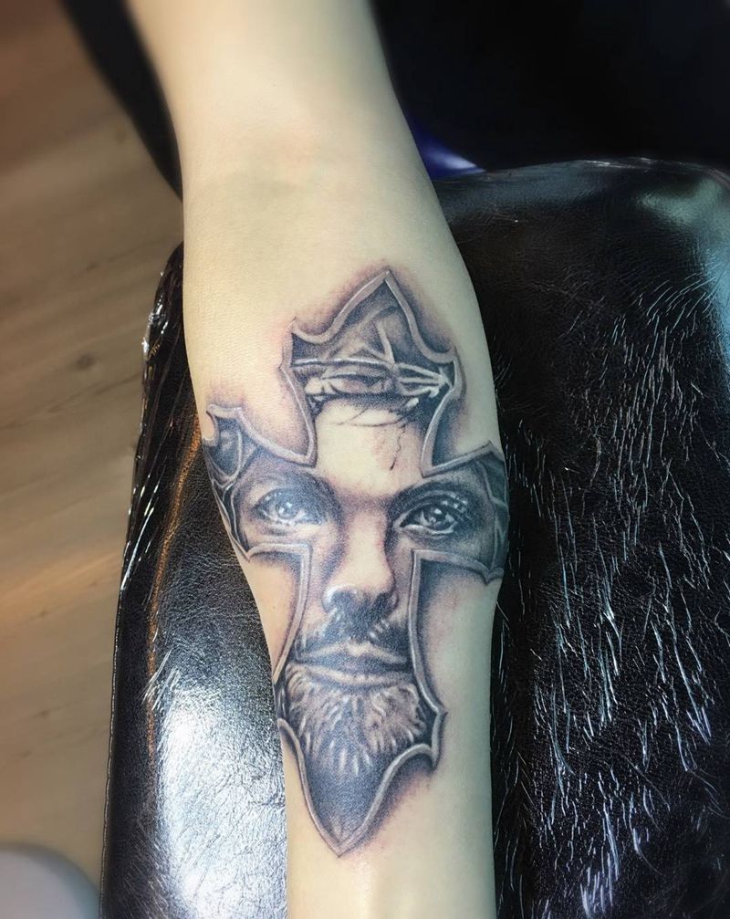 耶稣纹身图片_成品手臂欧美鬼神人物宗教纹身图案