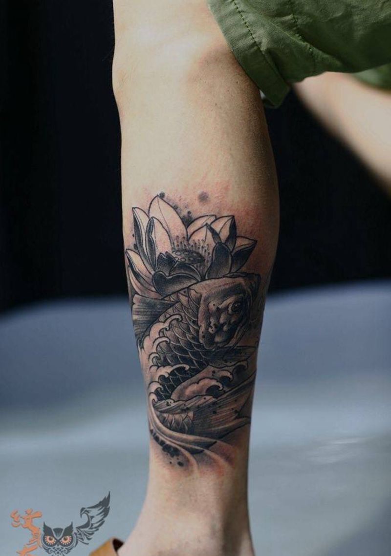 鱼莲花纹身图片_成品腿部传统动物深圳纹身图案