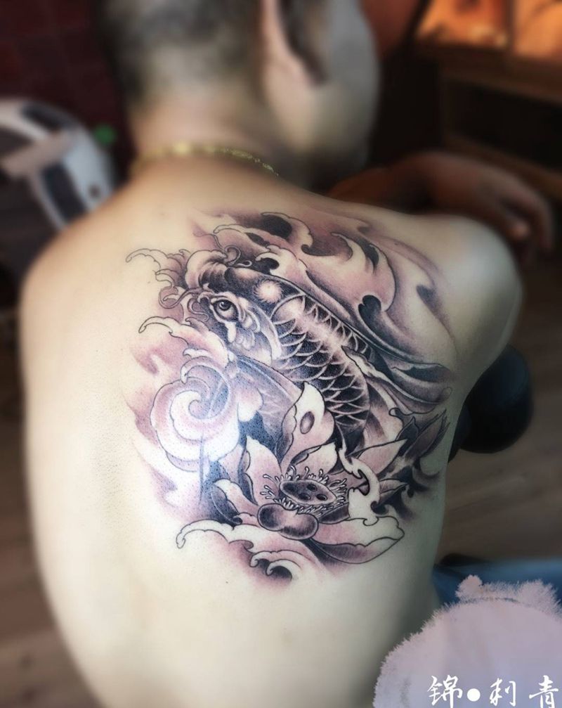 鱼纹身图片_成品背部传统动物静物纹身图案