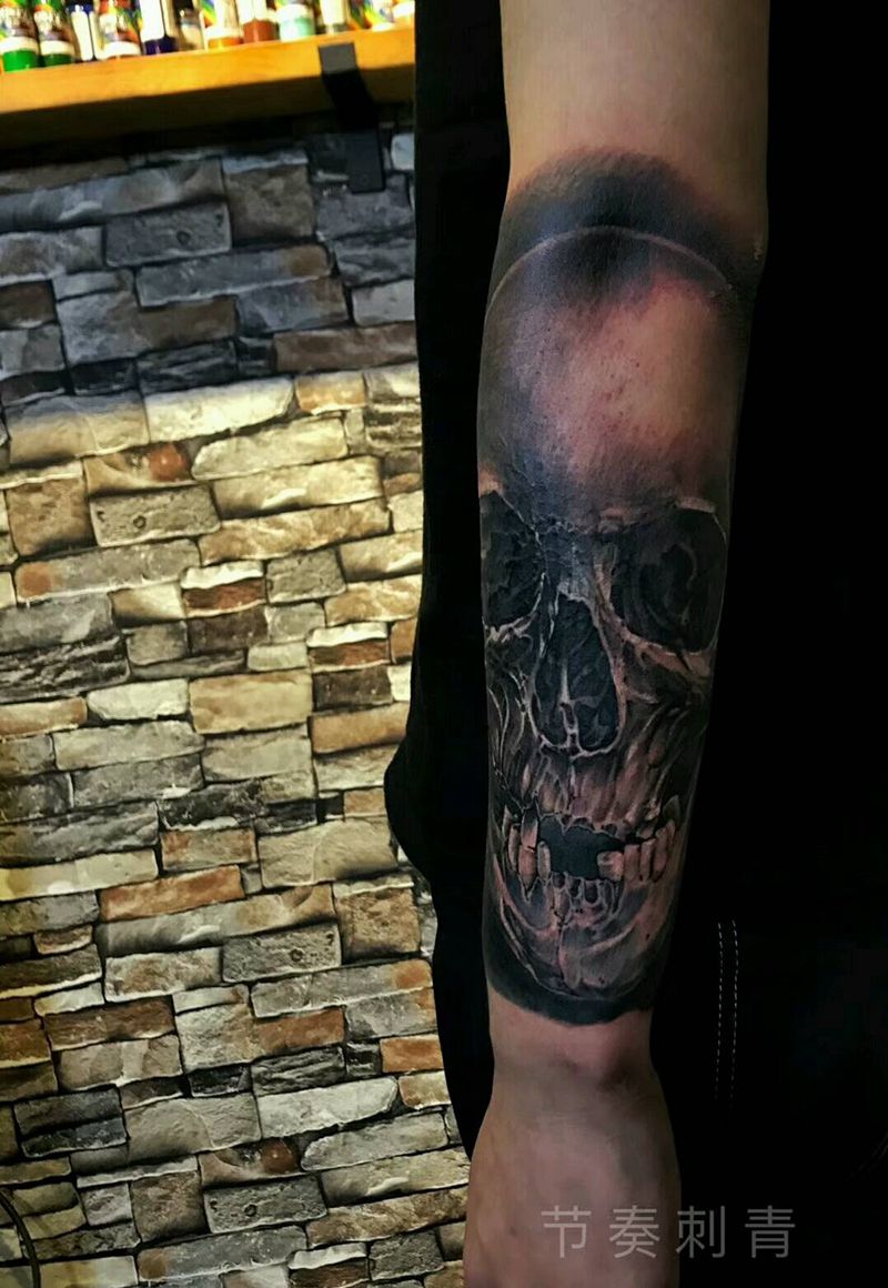 骷髅遮盖纹身图片