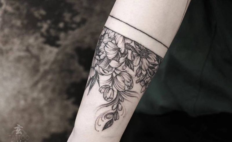 臂环纹身图片