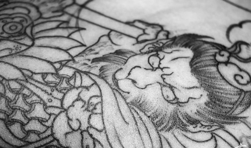 孙大圣遮盖旧图腾未完待续纹身图片_成品背部传统鬼神原创宗教人物玄鹤刺青深圳遮蓋紋身纹身图案