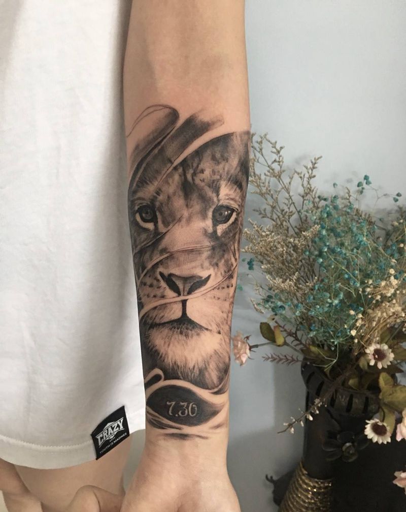 妹子的小狮子纹身图片