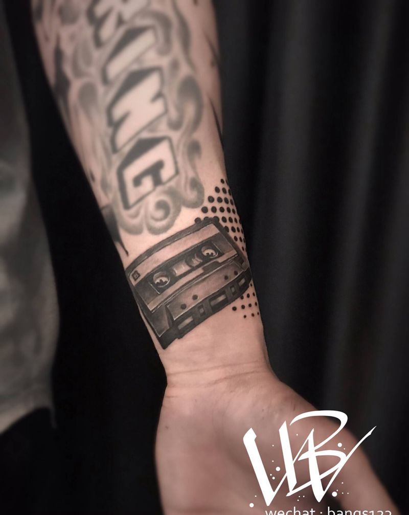 磁带纹身图片_手臂欧美写实纹身图案