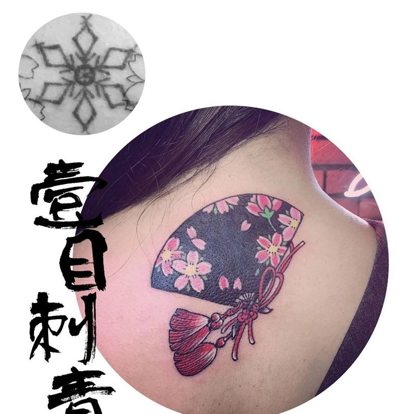 和风樱花扇纹身图片