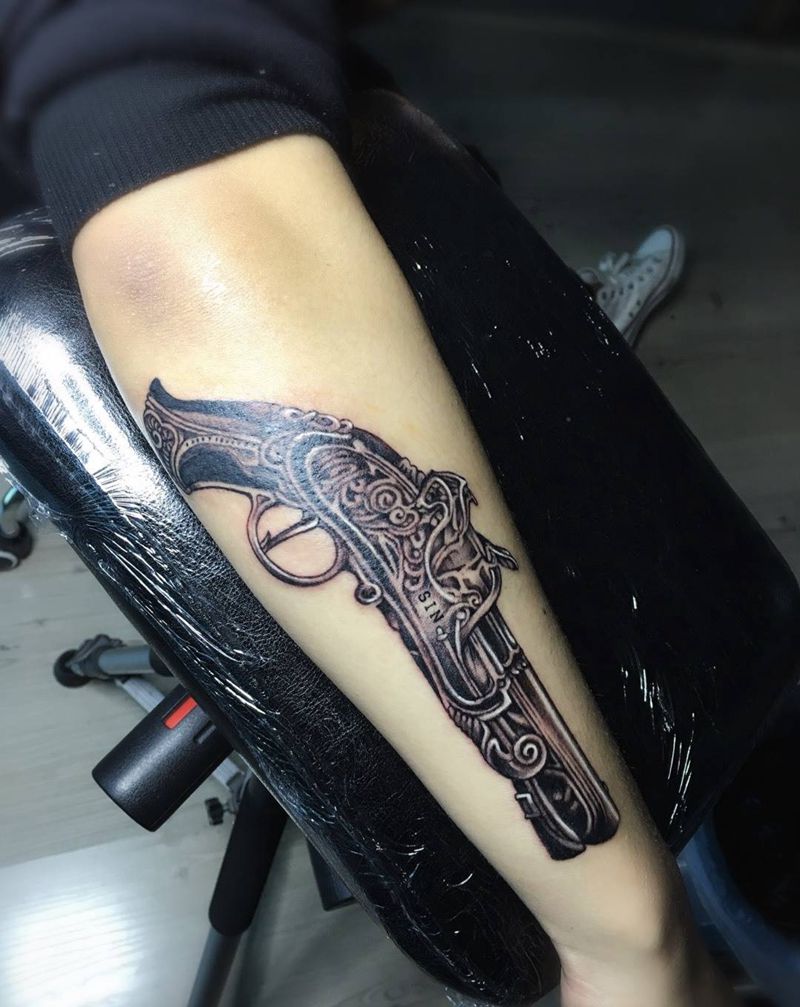 枪纹身图片_成品手臂欧美写实纹身图案
