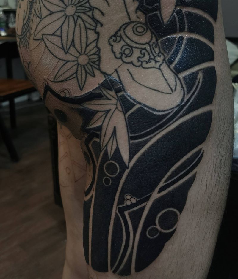 满背局部纹身图片_臀部老传统纹身图案