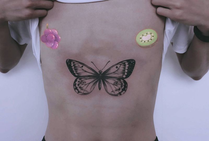 哥哥腰真细纹身图片_腹部腰部点刺欧美写实蝴蝶纹身图案