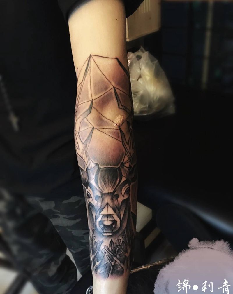 麋鹿纹身图片_手臂成品清新欧美动物纹身图案