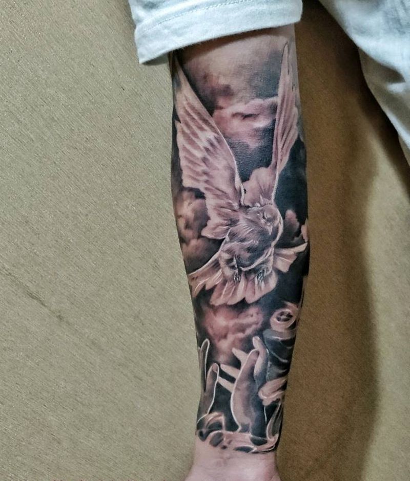 和平鸽纹身图片_手臂欧美写实纹身图案