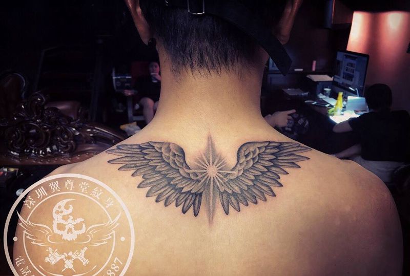 翅膀纹身图片