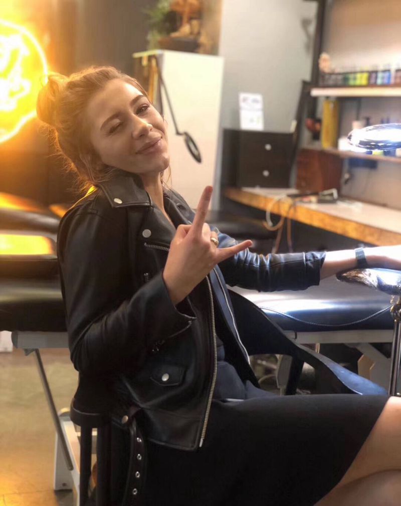 罪纹身图片_胸部手部New School几何纹身图案