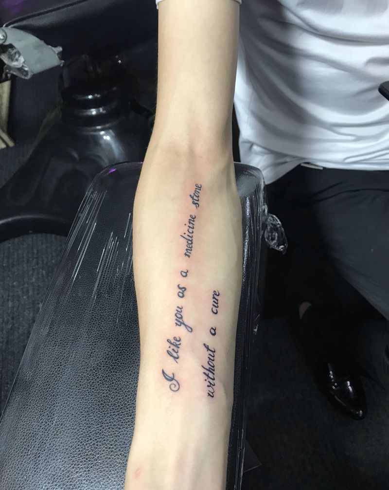 英文纹身图片_手部新传统纹身图案