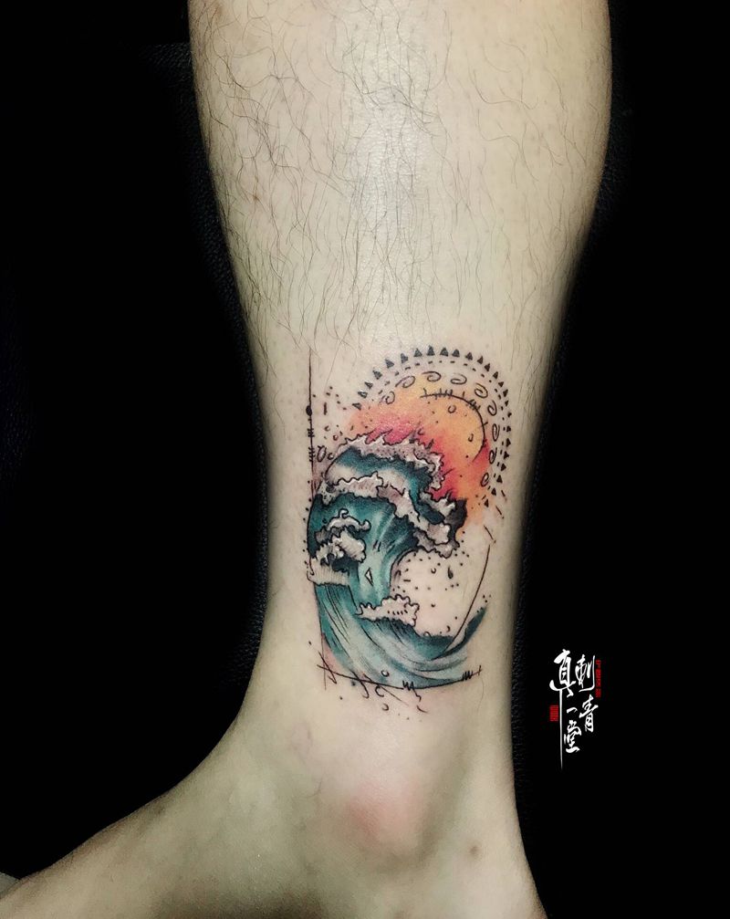 海水纹身图片_腿部纹身图案