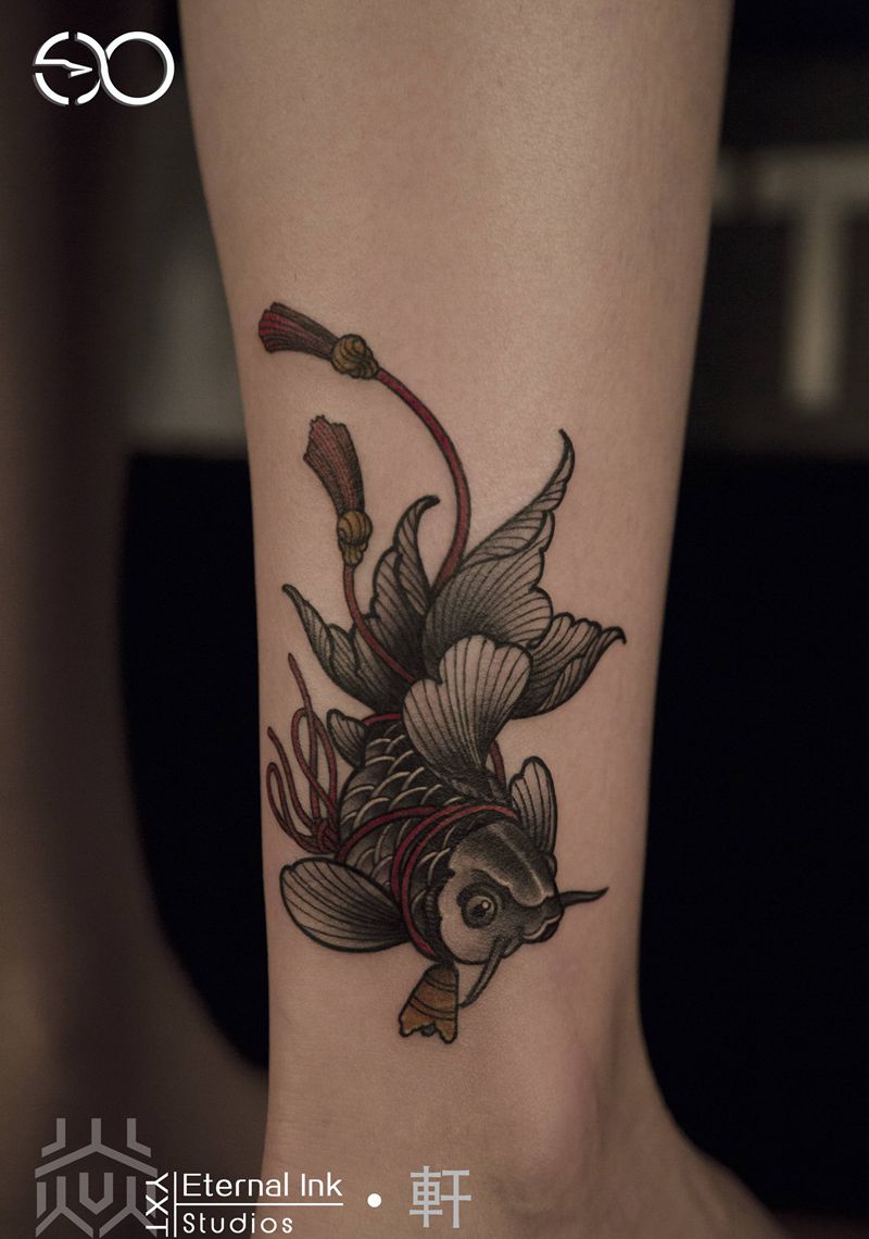 日系『鱼』纹身图片_腿部脚部新传统金鱼纹身图案
