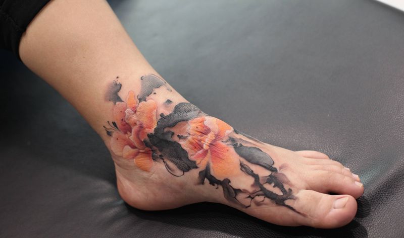 伤疤遮盖纹身图片_脚部水墨纹身图案