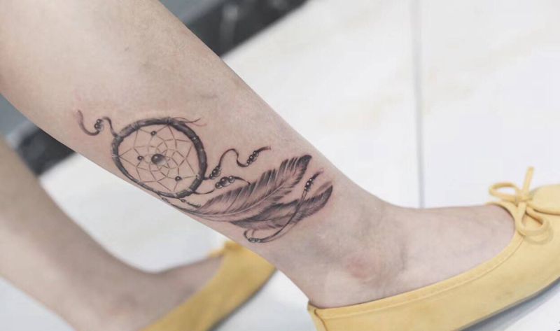 小腿捕梦网纹身图片_腹部欧美写实纹身图案