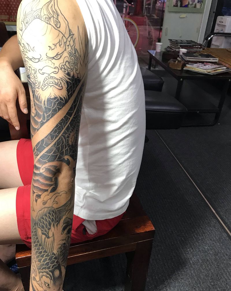 花臂半成品纹身图片_手臂新传统纹身图案