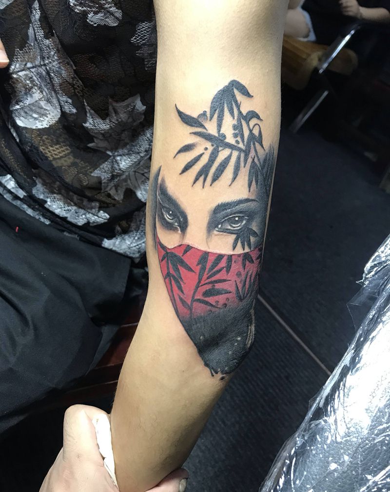 面具女郎纹身图片_手臂新传统纹身图案