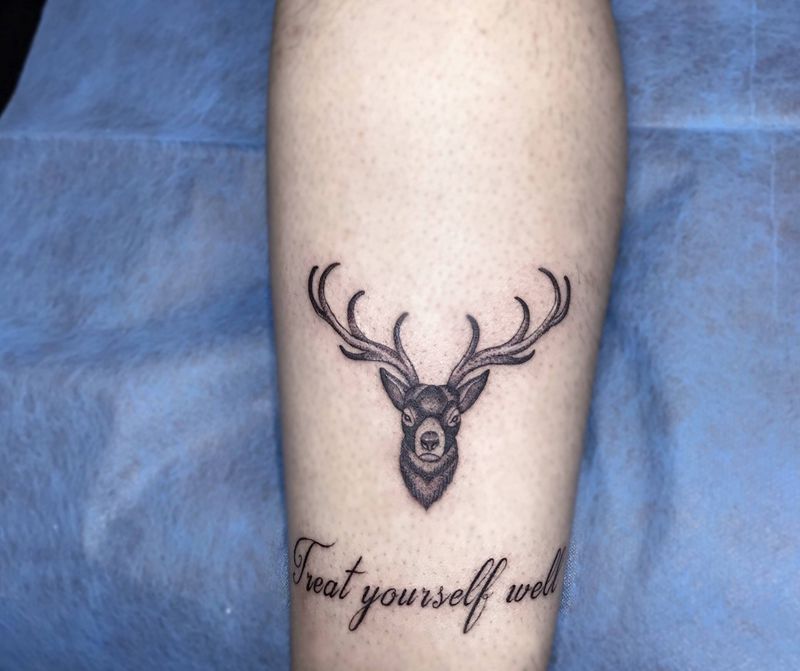 鹿纹身图片_腿部鹿纹身图案