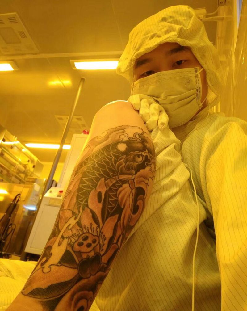 男士小腿上的鱼纹身图片_腿部纹身图案