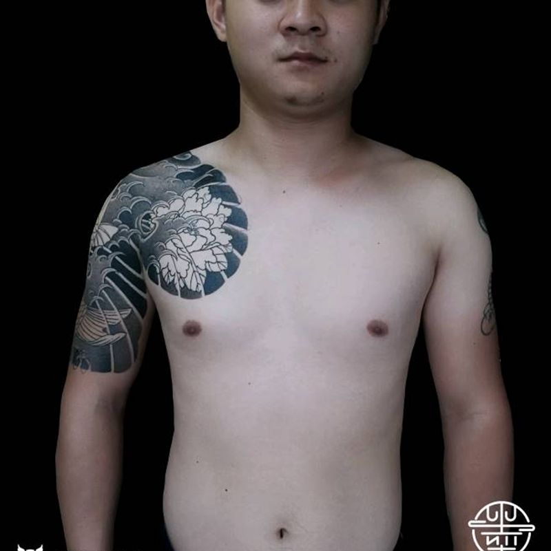 半甲 【恢复】纹身图片_肩部手臂老传统新传统半甲鱼日式半甲纹身图案